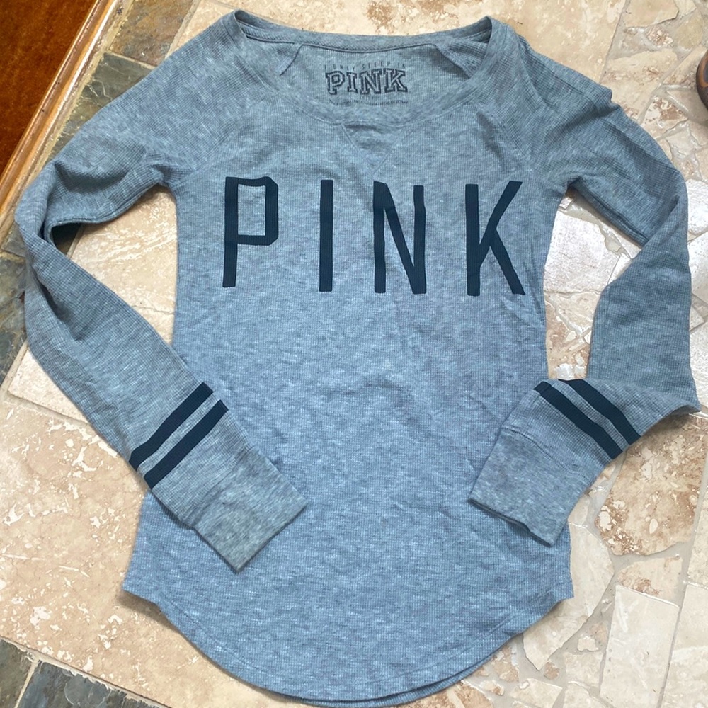 I ONLY SLEEP IN PINK gray top
